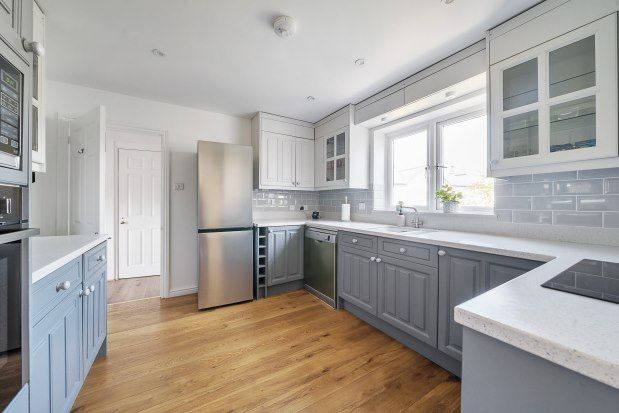 Town house to rent in St. James Lane Southgate Villas, Winchester