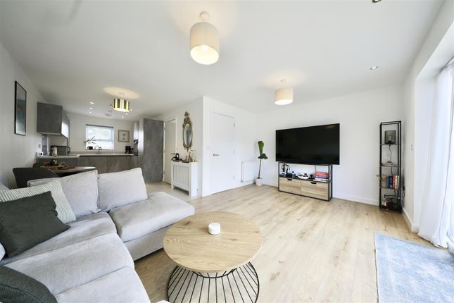 9, Ashbridge Close, Beverley photo 2