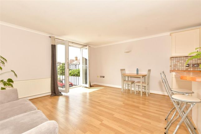 Lounge/ Kitchen
