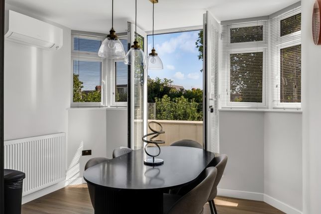 Flat 2 47, The Ridgeway, London photo 4