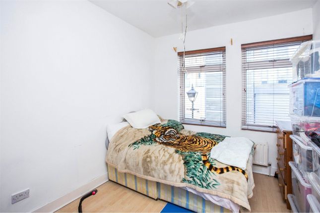 56, Cardigan Road, London photo 3