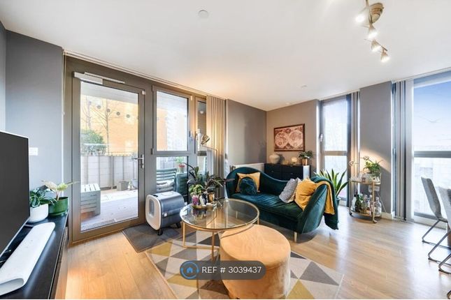 Flat, Roma Corte Elmira St, London photo 3