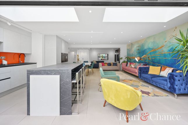 Ground Floor Flat 110 The Vale, London, London photo 4