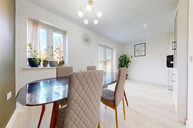 14, Hariana Close, Milton Keynes photo 5