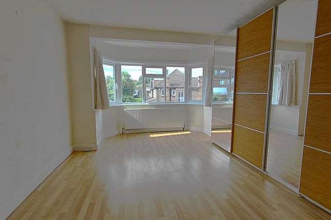 16, Oakdene Park, London photo 3