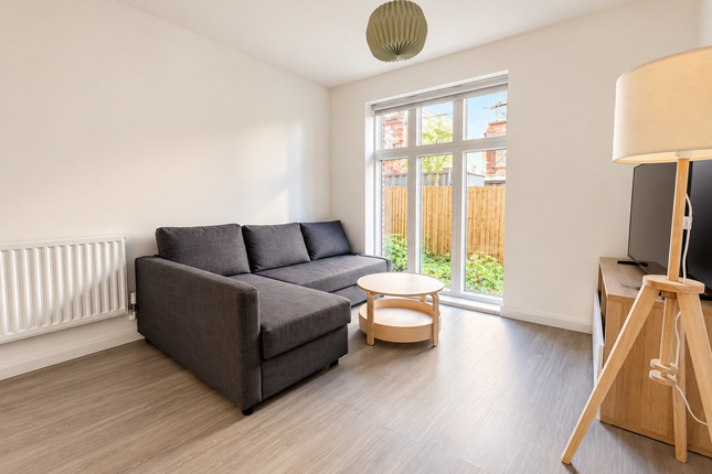 Apartment 4, Mackenzie Court, Madeira Walk, Ascot photo 4
