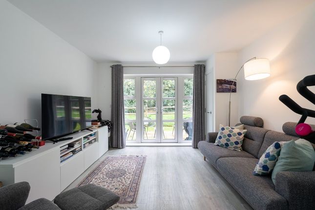 Flat 4, Chambord House, Englefield Green, Egham photo 4