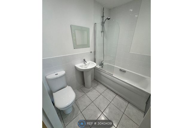 Flat, Lyme Place King Street, Dukinfield photo 4