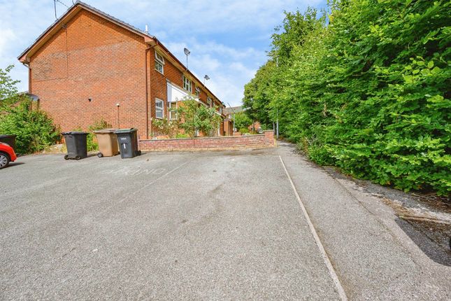 1, Campania Grove, Luton photo 4