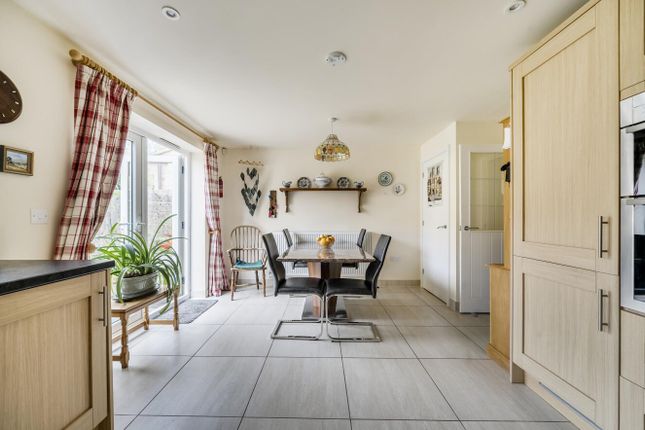 8, Old Farm Close, Hullavington photo 4