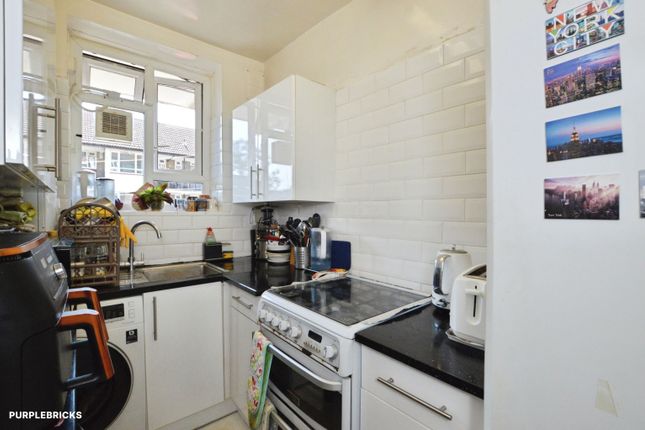 Flat 51/Robert Owen House, Fulham Palace Road, London photo 4