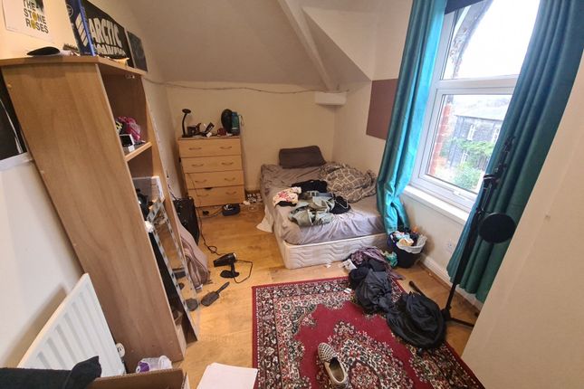 Cozy Single Bedroom Featuring A Comfortable Bed, A...
