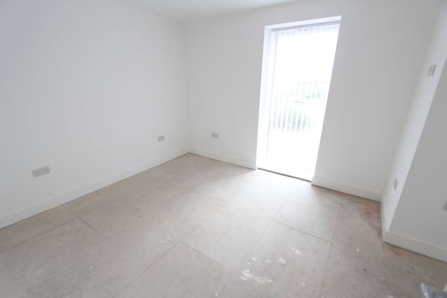 Flat 14 102 Chaucer Close, Sheffield, S5 photo 4