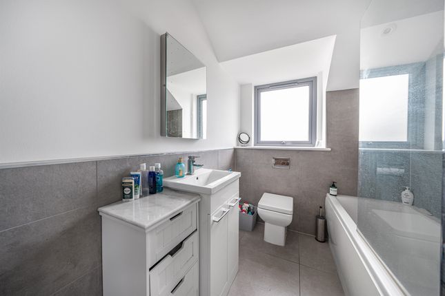 Flat for sale in Courtlands, Maidenhead