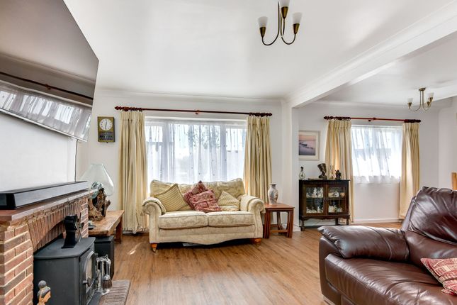 4 Dawn Crescent, Steyning photo 3