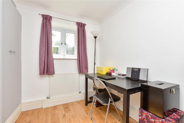 Flat for sale in Alma Road, Reigate, Surrey