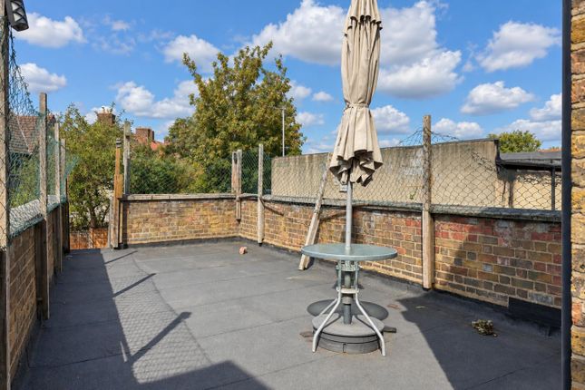279A, Wood Lane, Dagenham photo 3