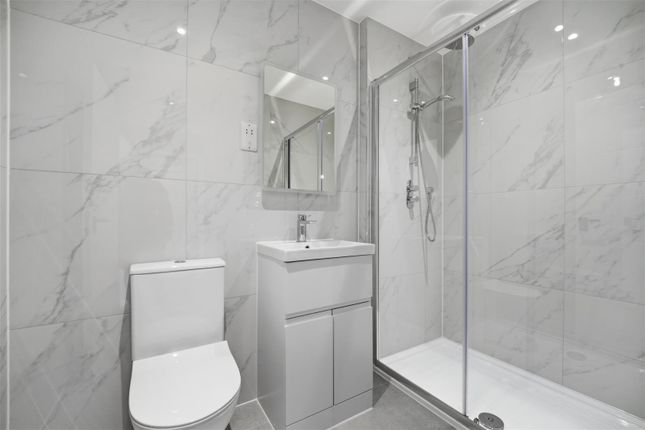 Flat 1, 28-34, Laurels Road,, Buckinghamshire photo 3