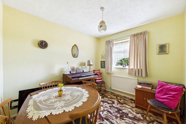 9, The Kempsters, Felixstowe photo 3