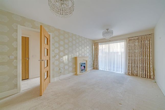 2-bed flat on 1 Meadows House, New Zealand Avenue, Walton-On-Thames, £375,000