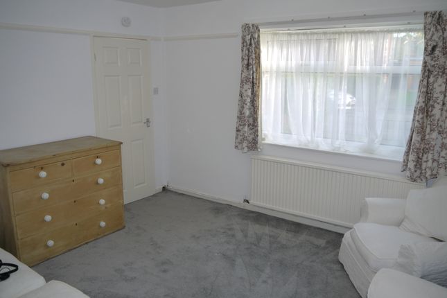 Terraced house to rent in Queens Crescent, Upton