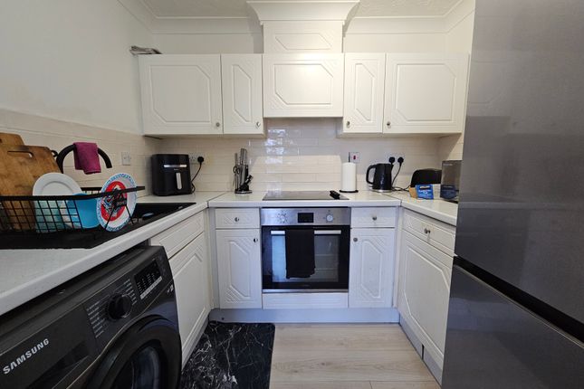 Flat 12, Luton photo 4