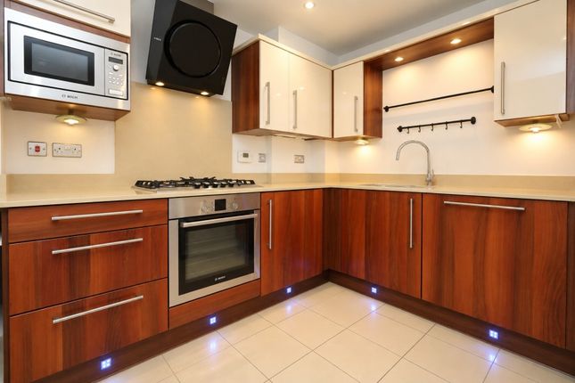 Flat 31, Surbiton Plaza, Surbiton photo 4