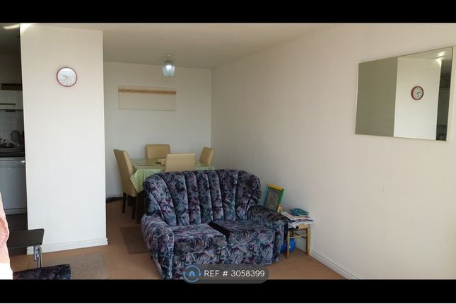 Flat  The Blenheim Centre, Prince Regent Road, Hounslow photo 3