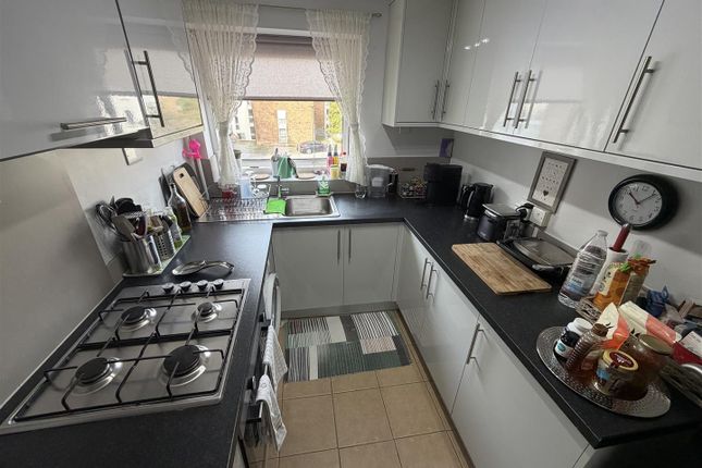 90, Mintern Close, Palmers Green photo 3
