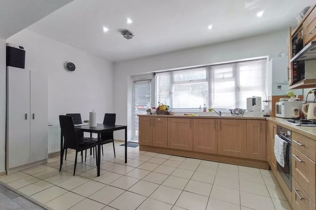 130, Risley Avenue, London photo 4