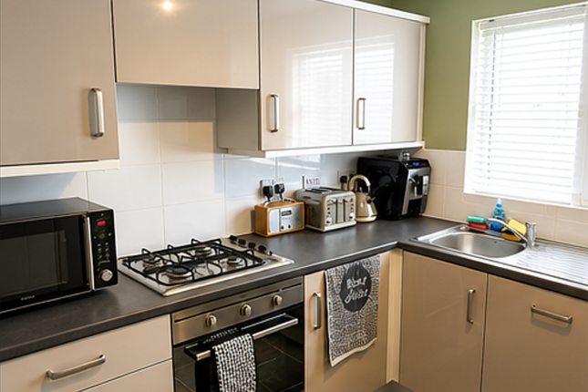 32, Woodend Drive, Bradford photo 2