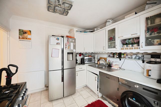 131, Grafton Road, Dagenham photo 4