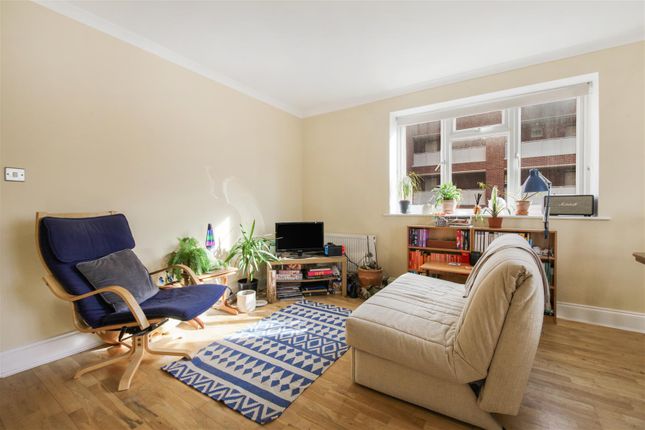 Flat 8, Wiltern Court, 29 Shoot Up Hill, London photo 2