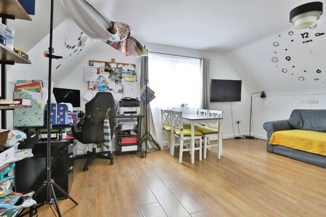 Flat 11, 22-24,, Crabton Close Road, Dorset photo 4