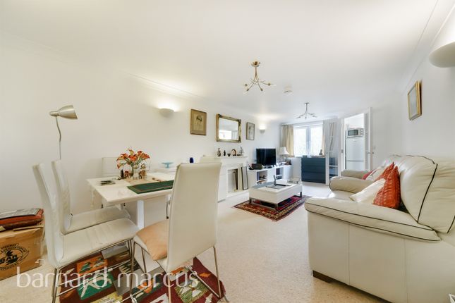 Flat for sale in Manor Road North, Hinchley Wood, Esher