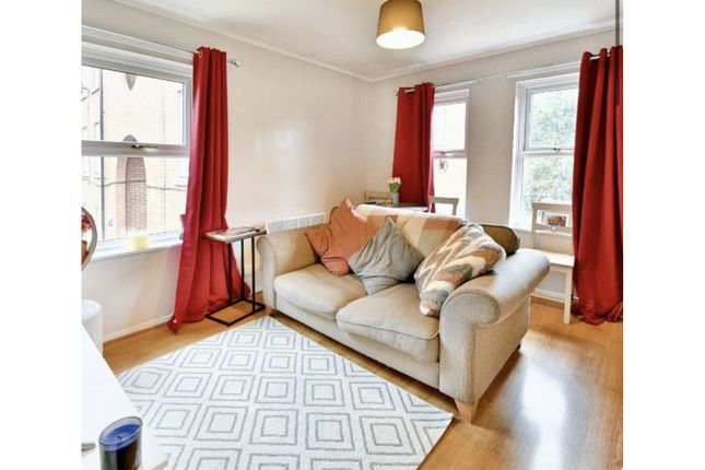 Flat for sale in Stonechat Mount, Blaydon-On-Tyne