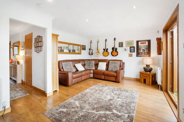 49 Laurel Grove, Bonnybridge photo 4