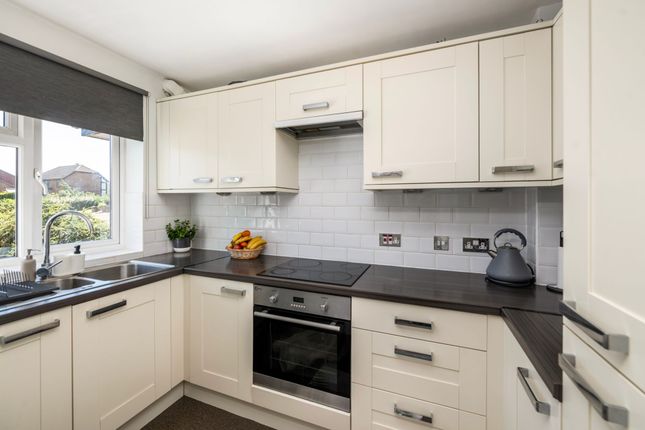 33 Wordsworth Mead, Redhill photo 4