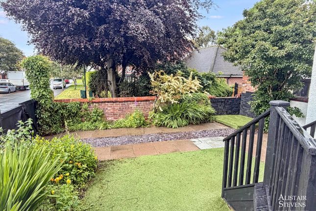 2, Tandle Hill Terrace, Rochdale photo 2