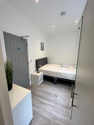 Room 4.Jpg