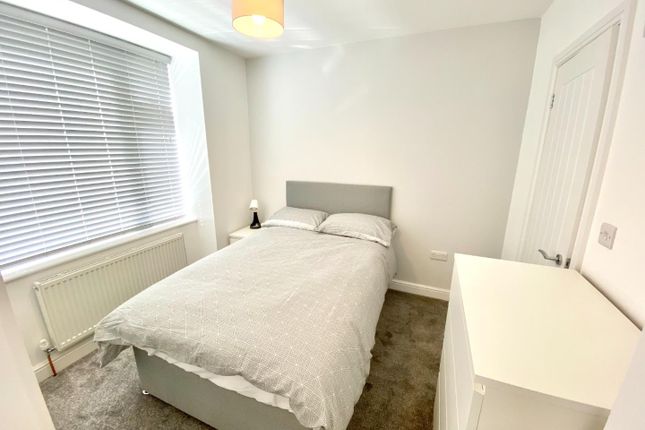 Room to rent in Room 1, 129 Clouds Hill Road, St George, Bristol