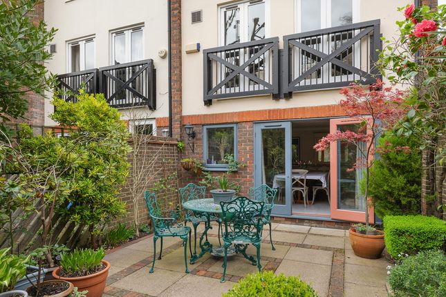 Town house for sale in Millside Place, Isleworth