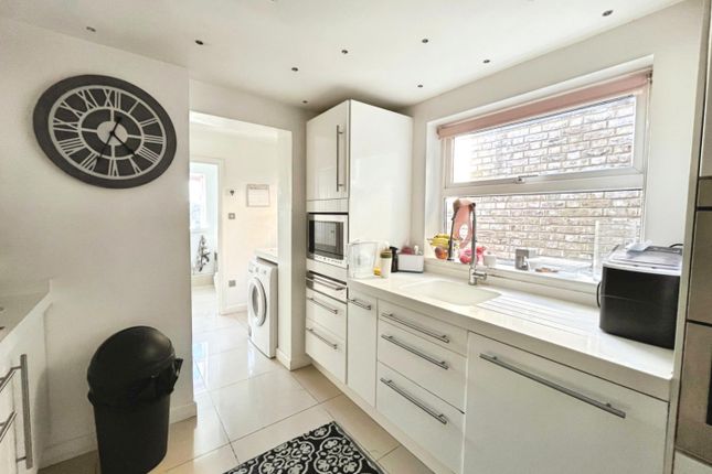 54, Rye Road, Hoddesdon photo 3