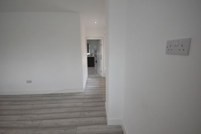 Heriot Road, London photo 5