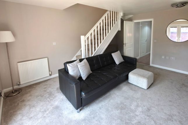 17, Birchenlee, Tameside photo 3