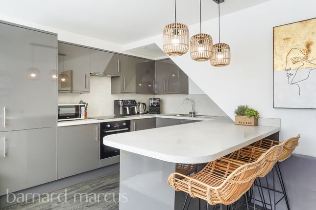 9, Sawkins Close, LONDON photo 4