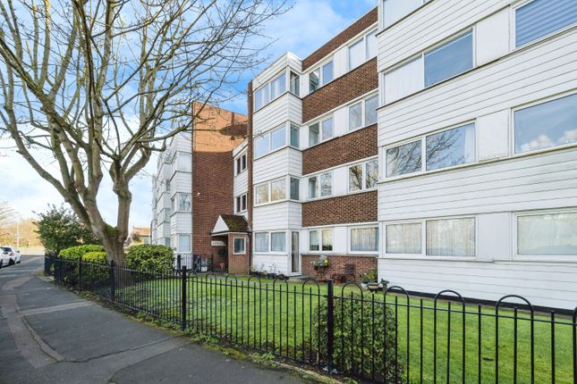 Flat for sale in Broomhill Road, Woodford Green, Essex