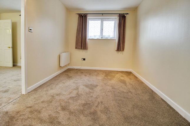 4 Oakwood Road, Swindon photo 4