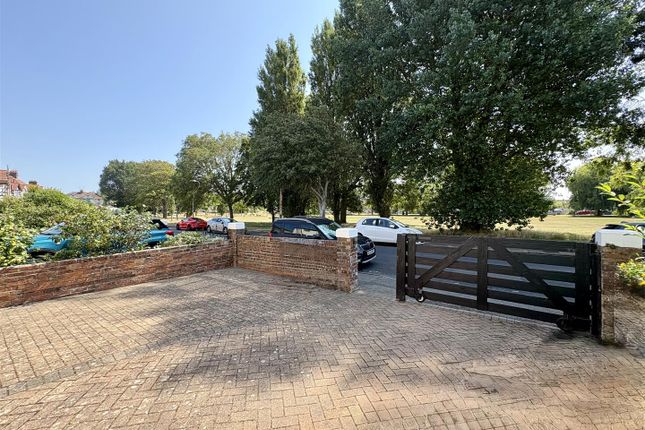 3, Fitzmaurice Avenue, Eastbourne photo 2
