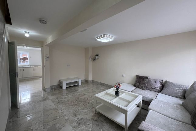 8, Barsham Close, Manchester photo 2